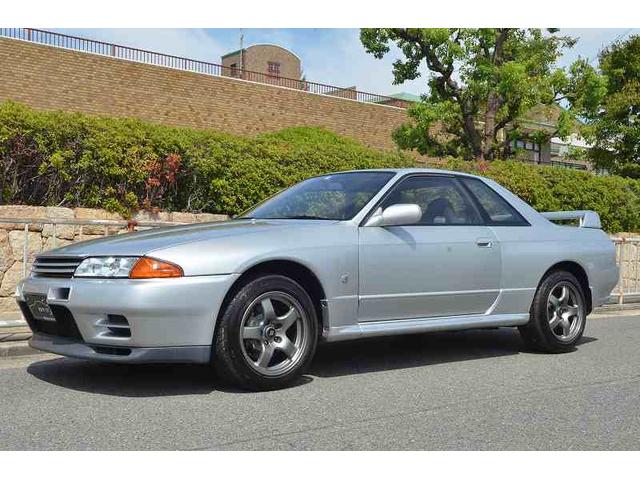 スカイライン ＧＴ－Ｒ　ＮＩＳＭＯボンネットフードトップモール　フロントバンパーダクト　リアウイング　ディーラーメンテナンス車（4枚目）