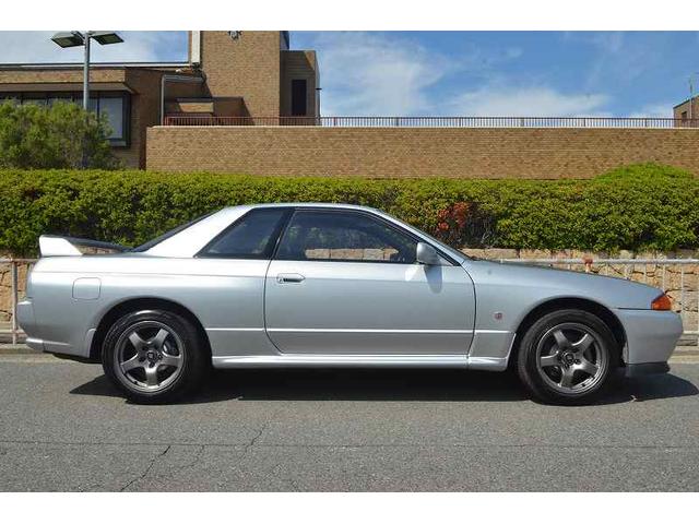 スカイライン ＧＴ－Ｒ　ＮＩＳＭＯボンネットフードトップモール　フロントバンパーダクト　リアウイング　ディーラーメンテナンス車（11枚目）