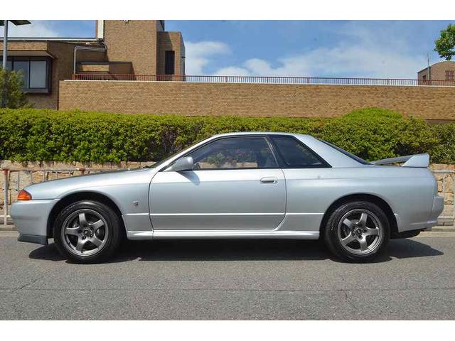 スカイライン ＧＴ－Ｒ　ＮＩＳＭＯボンネットフードトップモール　フロントバンパーダクト　リアウイング　ディーラーメンテナンス車（12枚目）