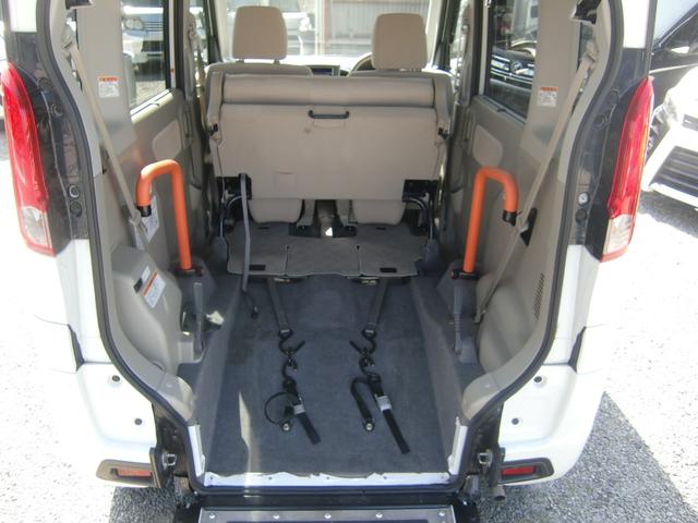 G ウィズ 車いす移動車 リアシート付 福祉車両 リモコン付き電動ウインチ 車いす固定ベルト スマートキー プッシュスタート 電動スライドドア アイドリングストップ CD(46枚目)