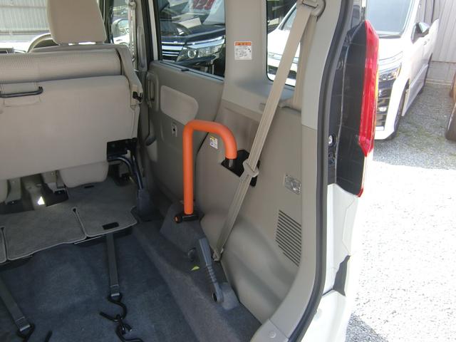 G ウィズ 車いす移動車 リアシート付 福祉車両 リモコン付き電動ウインチ 車いす固定ベルト スマートキー プッシュスタート 電動スライドドア アイドリングストップ CD(49枚目)