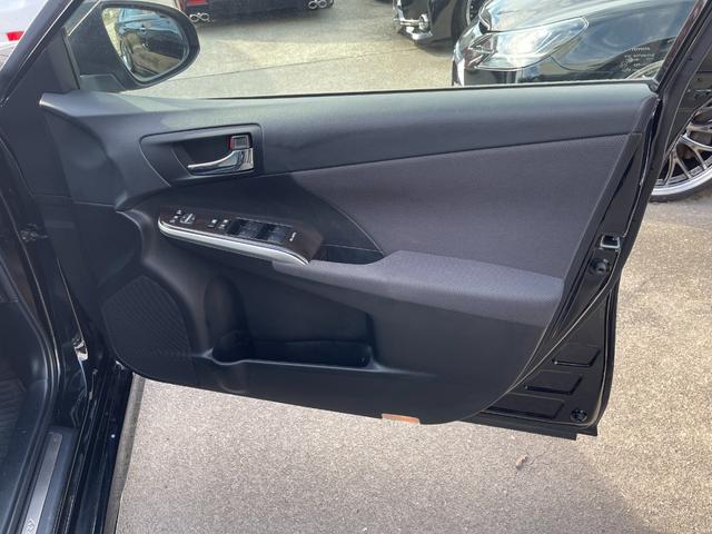 カムリ ハイブリッド 全国保証 ハイブリッド 後期仕様スピンドルエアロ シーケンシャルウィンカーヘッドライト 新品車高調 新品19アルミ 新品タイヤ ナビ 地デジ ETC 走行4万km台(35枚目)