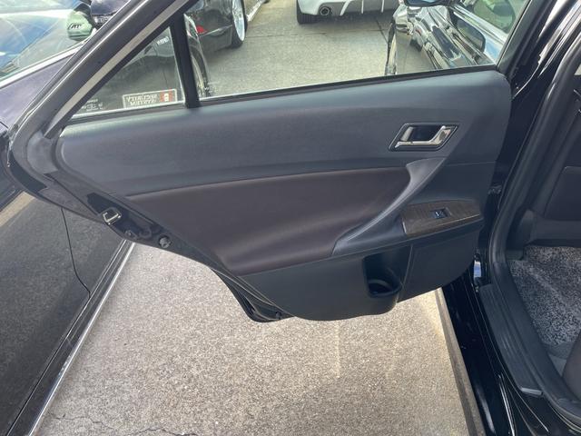 マークＸ ２５０Ｇ　全国保証　後期仕様　リアＧ‘ｓ仕様　新品車高調　３眼シーケンシャルウィンカーヘッドライト　新品１９アルミ　Ｂｌｕｅｔｏｏｔｈ　ＨＤＤナビ　バックカメラ　地デジ　スマートキー　４本出しマフラーカッター（32枚目）