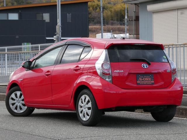 アクア Ｓ　プッシュスタート／スマートキー／シートヒーター／ＥＴＣ／ナビ・フルセグＴＶ（4枚目）