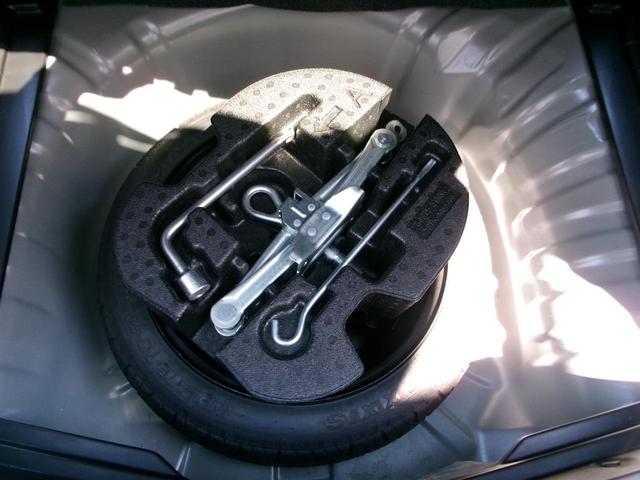 ノート メダリスト　Ｘ　ＰＳ　ＰＷ　フルオートエアコン　Ｗエアバック　衝突安全ボディ　エマージェンシーブレーキ　スマートキー　プッシュスタート　純正ナビ　アラウンドビューモニター　ＥＴＣ　ステアリングリモコン　修復歴なし（24枚目）