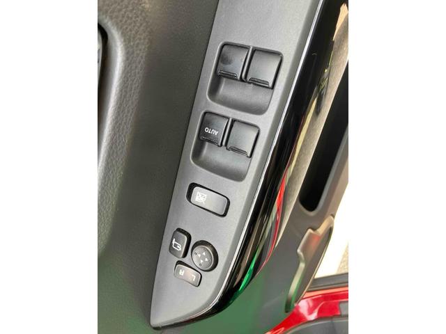 ハスラー ＪスタイルＩＩ　全周囲カメラ　ナビ　ＴＶ　クリアランスソナー　レーンアシスト　衝突被害軽減システム　オートライト　ＨＩＤ　スマートキー　アイドリングストップ　電動格納ミラー　シートヒーター　ベンチシート　ＣＶＴ（15枚目）