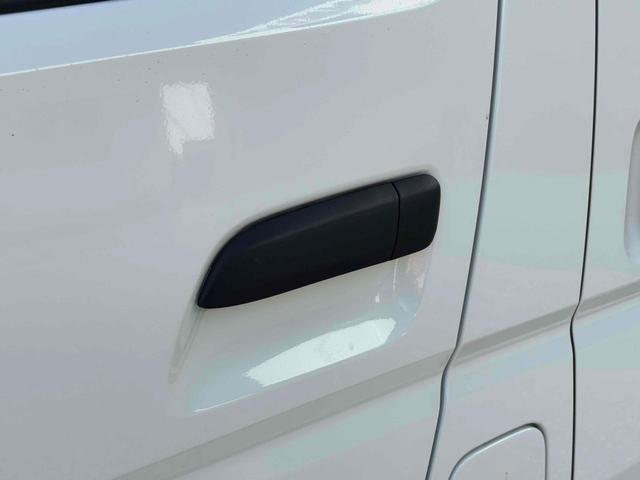 ボンゴブローニイワゴン 　レーンアシスト　衝突被害軽減システム　両側スライドドア　オートマチックハイビーム　キーレスエントリー　電動格納ミラー　ＣＶＴ　１００Ｖ電源　エアコン　パワーウィンドウ　運転席エアバッグ（17枚目）