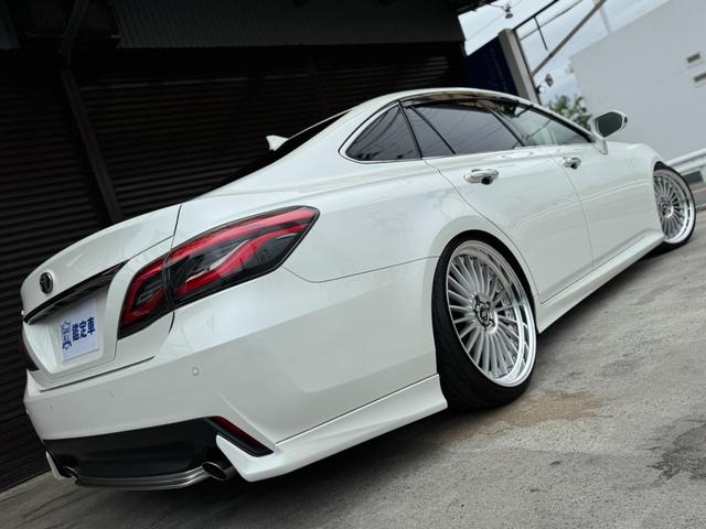 クラウンハイブリッド Ｓ　スポーツスタイル　特別仕様車　ＲＳＲ車高調　ＷＯＲＫ２０インチホイール　社外デジタルインナーミラー　ナビＴＶ　バックカメラ　ＥＴＣ　プリクラッシュ　ＢＳＭ（2枚目）