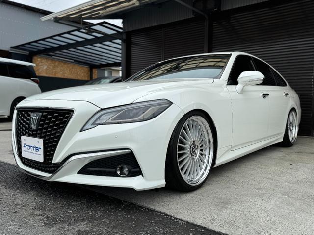 クラウンハイブリッド Ｓ　スポーツスタイル　特別仕様車　ＲＳＲ車高調　ＷＯＲＫ２０インチホイール　社外デジタルインナーミラー　ナビＴＶ　バックカメラ　ＥＴＣ　プリクラッシュ　ＢＳＭ（4枚目）
