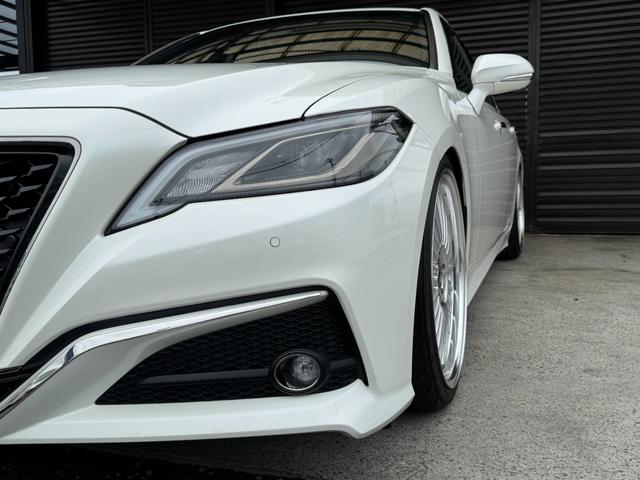 クラウンハイブリッド Ｓ　スポーツスタイル　特別仕様車　ＲＳＲ車高調　ＷＯＲＫ２０インチホイール　社外デジタルインナーミラー　ナビＴＶ　バックカメラ　ＥＴＣ　プリクラッシュ　ＢＳＭ（25枚目）