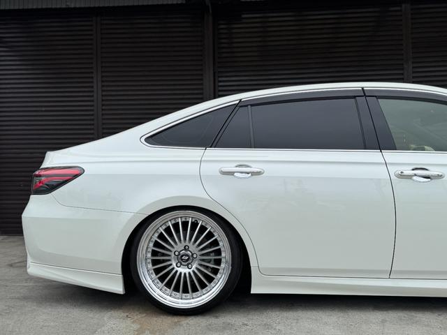 クラウンハイブリッド Ｓ　スポーツスタイル　特別仕様車　ＲＳＲ車高調　ＷＯＲＫ２０インチホイール　社外デジタルインナーミラー　ナビＴＶ　バックカメラ　ＥＴＣ　プリクラッシュ　ＢＳＭ（27枚目）