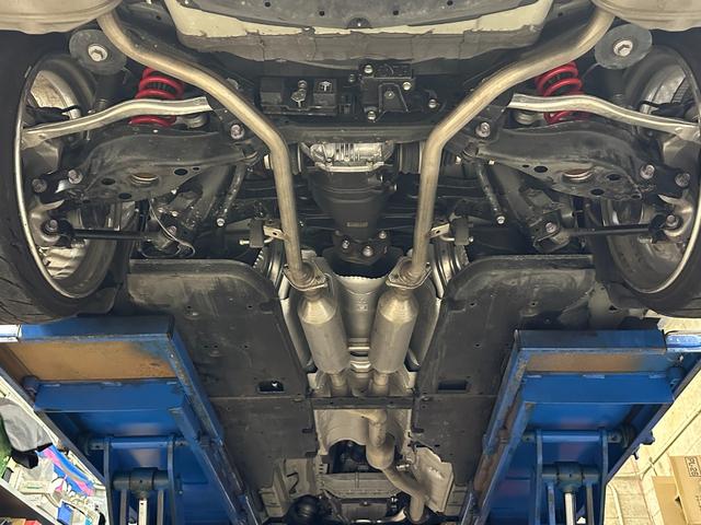 クラウンハイブリッド Ｓ　スポーツスタイル　特別仕様車　ＲＳＲ車高調　ＷＯＲＫ２０インチホイール　社外デジタルインナーミラー　ナビＴＶ　バックカメラ　ＥＴＣ　プリクラッシュ　ＢＳＭ（39枚目）