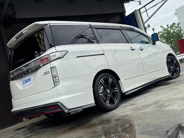 エルグランド ２５０ハイウェイスターＳ　ＮＩＳＭＯエアロ　ＮＩＳＭＯ１９インチホイール　ＮＩＳＭＯサスペンション　ＮＩＳＭＯスポーツマフラー　ナビＴＶ　スマートルームミラー　全方位カメラ　フリップダウンモニター　ＢＯＳＥサウンド（2枚目）