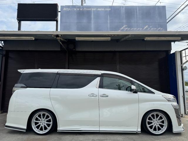 ヴェルファイア ２．５Ｚ　ＫＵＨＬエアロパーツ　ブリッツ車高調　ＷＯＲＫグノーシス２０インチホイール　ツインムーンルーフ　両側パワースライドドア　フリップダウンリアモニター　クルーズコントロール（8枚目）