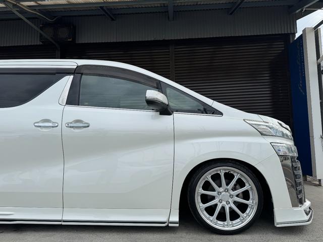 ヴェルファイア ２．５Ｚ　ＫＵＨＬエアロパーツ　ブリッツ車高調　ＷＯＲＫグノーシス２０インチホイール　ツインムーンルーフ　両側パワースライドドア　フリップダウンリアモニター　クルーズコントロール（27枚目）