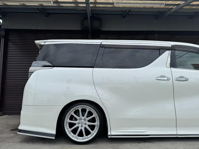 ヴェルファイア ２．５Ｚ　ＫＵＨＬエアロパーツ　ブリッツ車高調　ＷＯＲＫグノーシス２０インチホイール　ツインムーンルーフ　両側パワースライドドア　フリップダウンリアモニター　クルーズコントロール（28枚目）