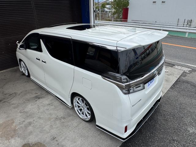 ヴェルファイア ２．５Ｚ　ＫＵＨＬエアロパーツ　ブリッツ車高調　ＷＯＲＫグノーシス２０インチホイール　ツインムーンルーフ　両側パワースライドドア　フリップダウンリアモニター　クルーズコントロール（66枚目）
