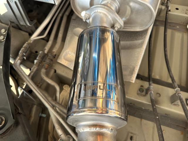 エルグランド ２５０ハイウェイスター　カールソン２０インチホイール　ＴＥＩＮ車高調　インパル４本出しマフラー　ヴァレンティＬＥＤテール　純正ナビ　電動フリップダウンモニター　ツインサンルーフ　両側パワースライドドア　アラウンドビュー（46枚目）