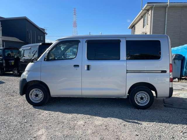 タウンエースバン DX インパネ5速ミッション 運転席&助手席エアバッグ ABS エアコン パワステ メモリーナビ ワンセグTV CD バックカメラ ETC 集中ドアロック 後席両側スライドドア(6枚目)
