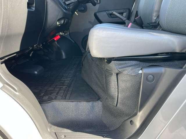 タウンエースバン DX インパネ5速ミッション 運転席&助手席エアバッグ ABS エアコン パワステ メモリーナビ ワンセグTV CD バックカメラ ETC 集中ドアロック 後席両側スライドドア(23枚目)