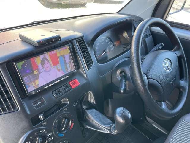 タウンエースバン DX インパネ5速ミッション 運転席&助手席エアバッグ ABS エアコン パワステ メモリーナビ ワンセグTV CD バックカメラ ETC 集中ドアロック 後席両側スライドドア(24枚目)