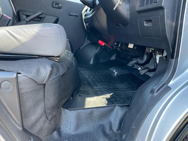 タウンエースバン DX インパネ5速ミッション 運転席&助手席エアバッグ ABS エアコン パワステ メモリーナビ ワンセグTV CD バックカメラ ETC 集中ドアロック 後席両側スライドドア(62枚目)