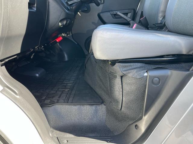 タウンエースバン DX インパネ5速ミッション 運転席&助手席エアバッグ ABS エアコン パワステ メモリーナビ ワンセグTV CD バックカメラ ETC 集中ドアロック 後席両側スライドドア(72枚目)