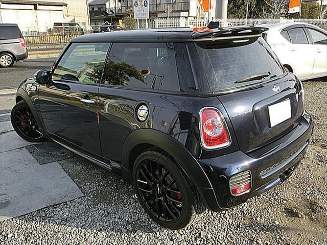MINI ジョンクーパーワークス SONYポータブルナビ 6速AT ターボ 運転席&助手席エアバッグ ABS キーレスエントリー レザーシート センター2本出マフラー ユニオンジャックミラー(40枚目)