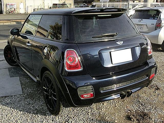 MINI ジョンクーパーワークス SONYポータブルナビ 6速AT ターボ 運転席&助手席エアバッグ ABS キーレスエントリー レザーシート センター2本出マフラー ユニオンジャックミラー(44枚目)