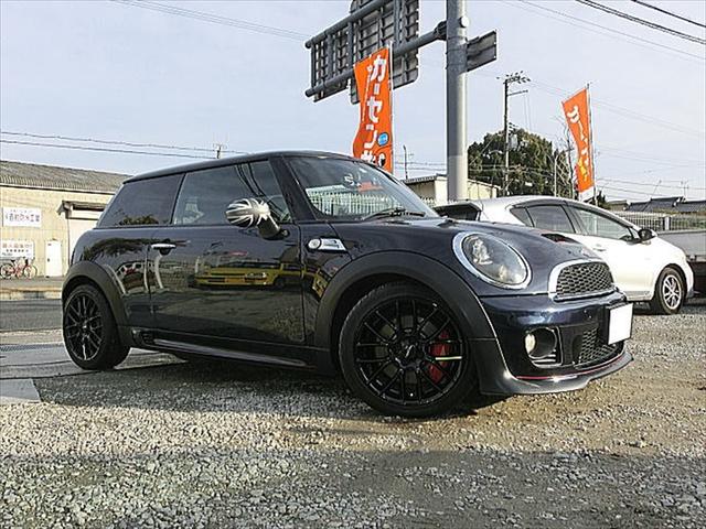 MINI ジョンクーパーワークス SONYポータブルナビ 6速AT ターボ 運転席&助手席エアバッグ ABS キーレスエントリー レザーシート センター2本出マフラー ユニオンジャックミラー(46枚目)