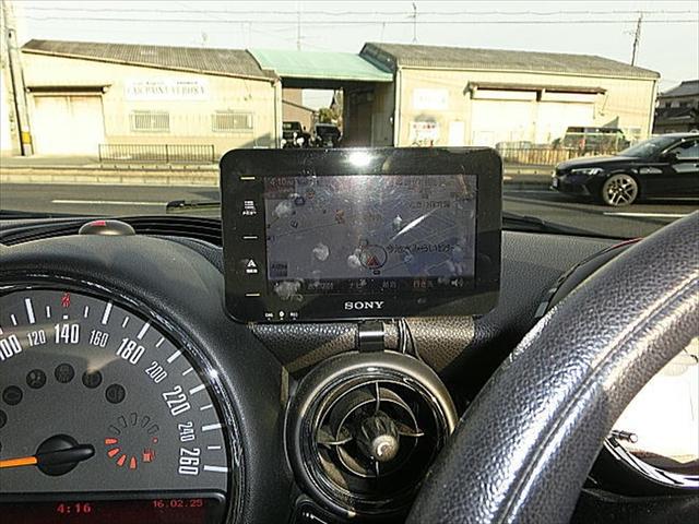 MINI ジョンクーパーワークス SONYポータブルナビ 6速AT ターボ 運転席&助手席エアバッグ ABS キーレスエントリー レザーシート センター2本出マフラー ユニオンジャックミラー(55枚目)
