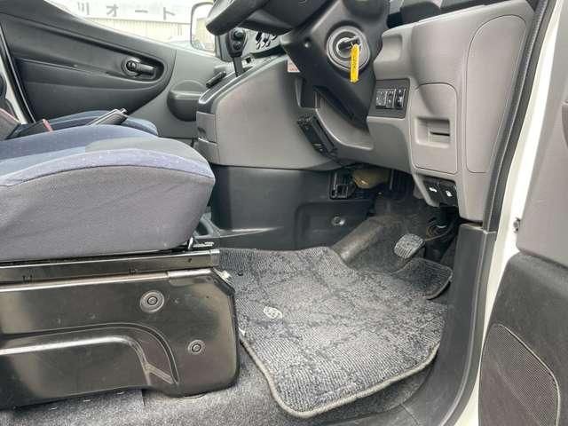 NV200バネットバン GX メモリーナビ ワンセグTV CD 電動ミラー キーレスエントリー エアコン パワステ パワーウインドウ プライバシーガラス 運転席エアバッグ ABS 取説 後席両側スライドドア(14枚目)