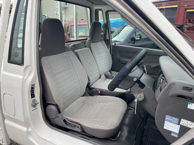 タウンエーストラック シングルジャストローDX スチールデッキ 三方開 4WD コラム5速MT ABS 運転席エアバッグ エアコン パワステ ETC 3人乗り 取説 メンテナンスノート(16枚目)