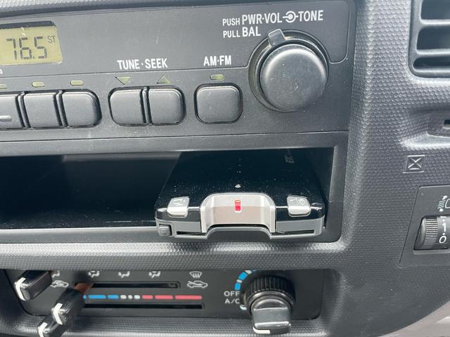 タウンエーストラック シングルジャストローDX スチールデッキ 三方開 4WD コラム5速MT ABS 運転席エアバッグ エアコン パワステ ETC 3人乗り 取説 メンテナンスノート(23枚目)