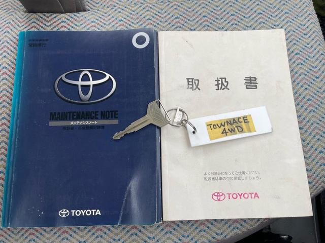 タウンエーストラック シングルジャストローDX スチールデッキ 三方開 4WD コラム5速MT ABS 運転席エアバッグ エアコン パワステ ETC 3人乗り 取説 メンテナンスノート(48枚目)