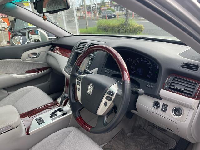 クラウン ロイヤルサルーン ワンオーナー スマートキー プッシュスタート HDDナビ フルセグTV バックカメラ ウッドコンビハンドル ETC ドラレコ パワーシート HID 運転席&助手席エアバッグ ABS 取説 スペアキー(15枚目)