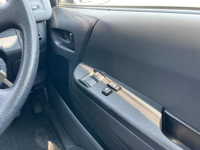 ハイエースバン ロングDX インパネ4速オートマ 運転席&助手席エアバッグ ABS エアコン パワステ パワーウインドウ CD ETC ドライブレコーダー 3人/6人乗り 後席両側スライドドア 取説 スペアキー(19枚目)