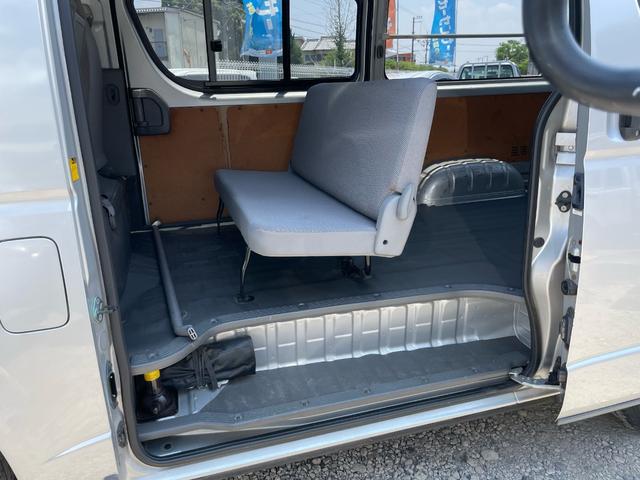 ハイエースバン ロングDX インパネ4速オートマ 運転席&助手席エアバッグ ABS エアコン パワステ パワーウインドウ CD ETC ドライブレコーダー 3人/6人乗り 後席両側スライドドア 取説 スペアキー(30枚目)
