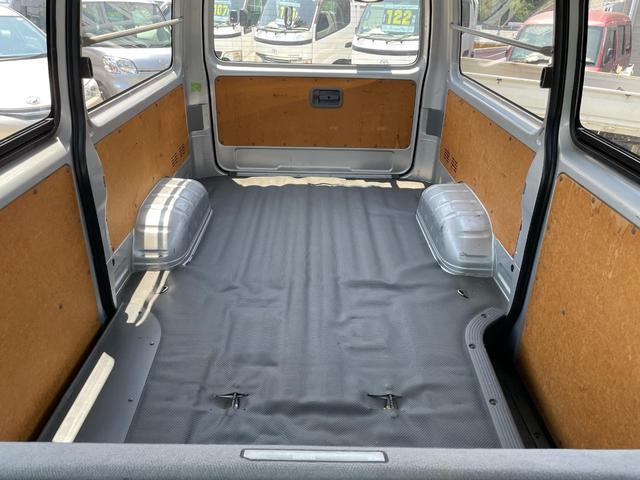 ハイエースバン ロングDX インパネ4速オートマ 運転席&助手席エアバッグ ABS エアコン パワステ パワーウインドウ CD ETC ドライブレコーダー 3人/6人乗り 後席両側スライドドア 取説 スペアキー(32枚目)