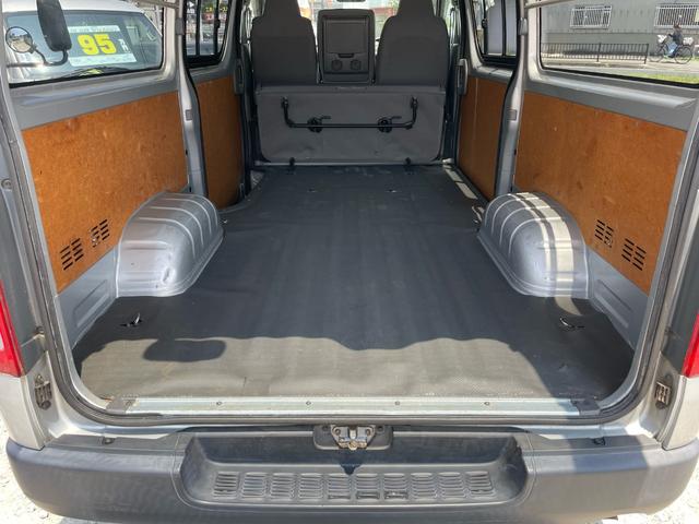 ハイエースバン ロングDX インパネ4速オートマ 運転席&助手席エアバッグ ABS エアコン パワステ パワーウインドウ CD ETC ドライブレコーダー 3人/6人乗り 後席両側スライドドア 取説 スペアキー(35枚目)