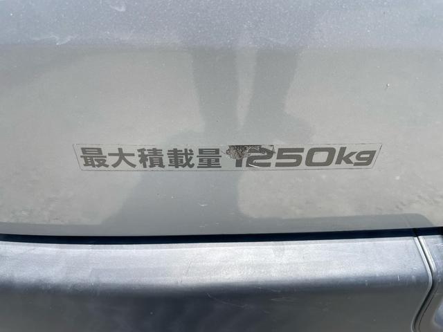 ハイエースバン ロングDX インパネ4速オートマ 運転席&助手席エアバッグ ABS エアコン パワステ パワーウインドウ CD ETC ドライブレコーダー 3人/6人乗り 後席両側スライドドア 取説 スペアキー(47枚目)