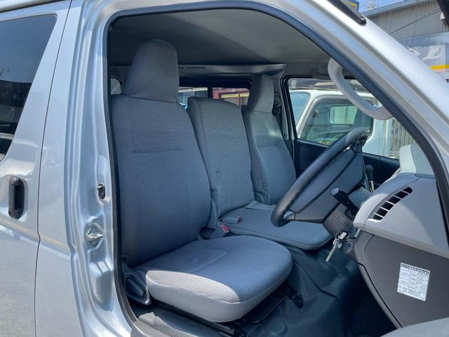 ハイエースバン ロングDX インパネ4速オートマ 運転席&助手席エアバッグ ABS エアコン パワステ パワーウインドウ CD ETC ドライブレコーダー 3人/6人乗り 後席両側スライドドア 取説 スペアキー(63枚目)