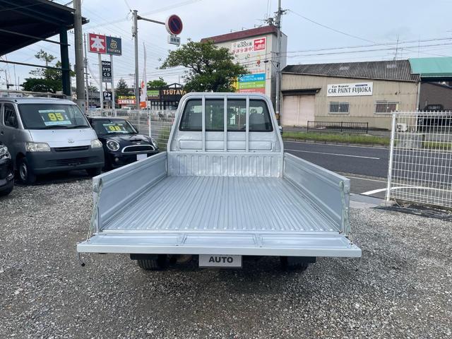 ライトエーストラック ロングSシングルジャストローDX ロングスチールデッキ 三方開 コラム5速MT 1t ABS 運転席エアバッグ エアコン パワステ ETC 3人乗り 取説 メンテナンスノート(11枚目)