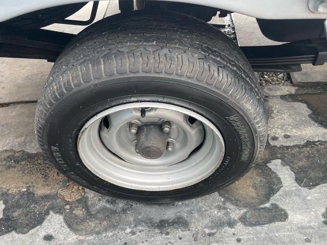 ライトエーストラック ロングSシングルジャストローDX ロングスチールデッキ 三方開 コラム5速MT 1t ABS 運転席エアバッグ エアコン パワステ ETC 3人乗り 取説 メンテナンスノート(42枚目)