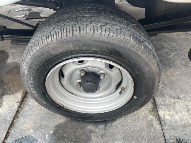 ライトエーストラック ロングSシングルジャストローDX ロングスチールデッキ 三方開 コラム5速MT 1t ABS 運転席エアバッグ エアコン パワステ ETC 3人乗り 取説 メンテナンスノート(43枚目)