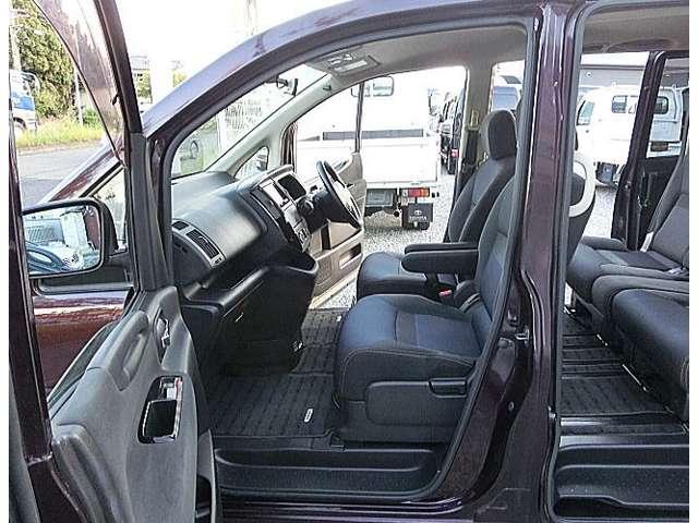 セレナ ハイウェイスター　Ｖエアロセレクション　社外ナビ　インテリキー２本　両側パワースライドドア　ＥＴＣ（9枚目）