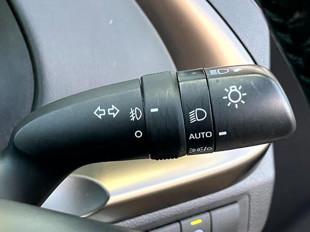 アクア Ｚ　純正ナビ／全方位カメラ／フルセグＴＶ／Ｂｌｕｅｔｏｏｔｈオーディオ／ステアリングスイッチ／クルーズコントロール／ＬＥＤヘッドライト／フォグライト／オートハイビーム／ＥＴＣ２．０／スペアタイヤ（17枚目）