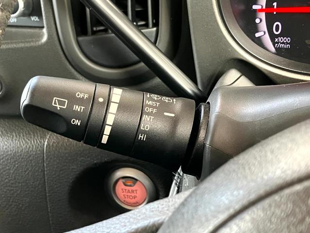 キューブ 15X Vセレクション カーオーディオ/HIDヘッドライトライト/スマートキー/プッシュスタート(15枚目)