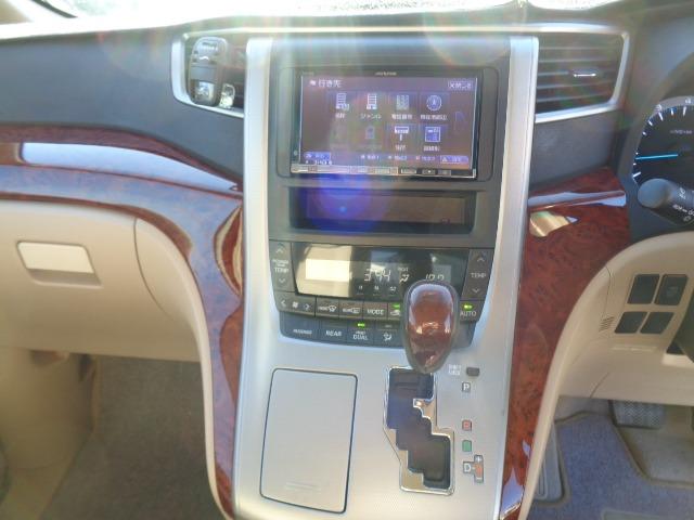 アルファード ２４０Ｓ　リミテッド　ＣＤ　ＤＶＤ　ＥＴＣ　キーレス　電格ミラー　両側Ｐスラ　Ｂカメラ　ＨＩＤ　フォグ　ＨＤＤナビ（アルパイン・ＶＩＥ－Ｘ０８）フリップダウンモニター　スマートキー　木目調パネル（17枚目）