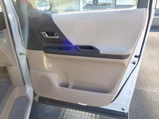 アルファード ２４０Ｓ　リミテッド　ＣＤ　ＤＶＤ　ＥＴＣ　キーレス　電格ミラー　両側Ｐスラ　Ｂカメラ　ＨＩＤ　フォグ　ＨＤＤナビ（アルパイン・ＶＩＥ－Ｘ０８）フリップダウンモニター　スマートキー　木目調パネル（35枚目）